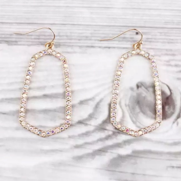 🔴 5/$20 Crystal geometric drop gold earrings NEW - Picture 3 of 6